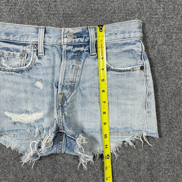 Levis 501 Womens Size 24 Denim Jean Distressed Cut Off Light Wash 0916 - Picture 8 of 9
